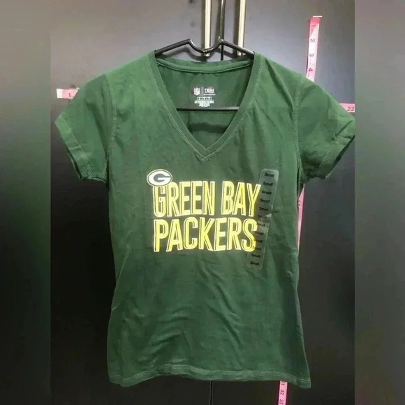 Green Bay Packers Football V-neck short sleeve T-shirt Green Gold NFL - Picture 1 of 4